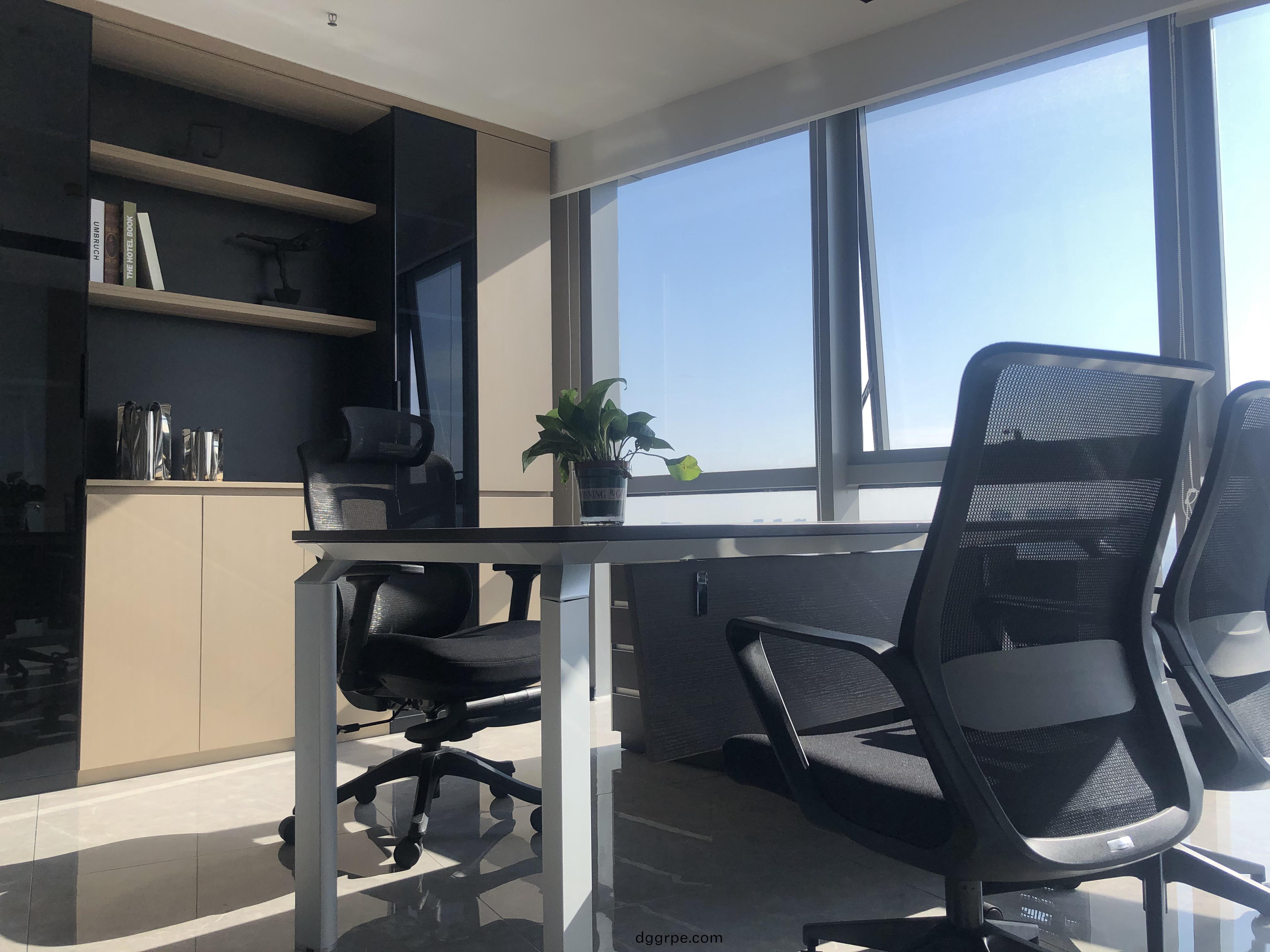 家具公司办公家具配套案例之主管桌