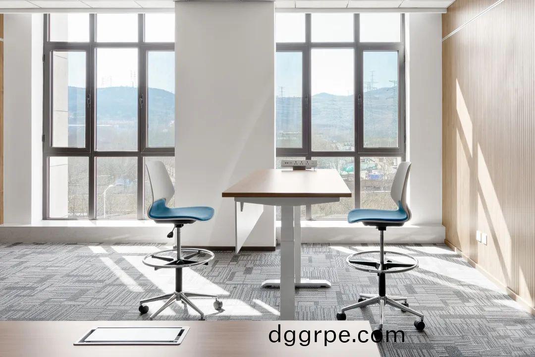 百洋医药集团办公楼家具配套之升降主管桌