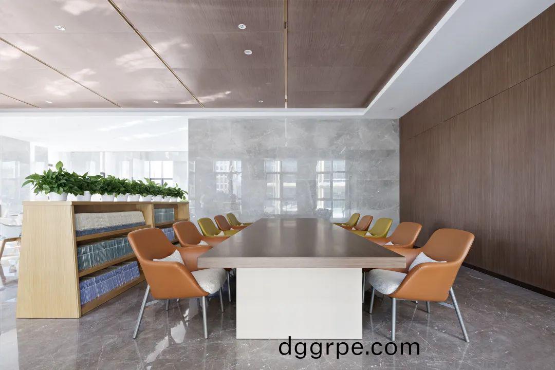 百洋医药集团办公楼家具配套之高管会议室